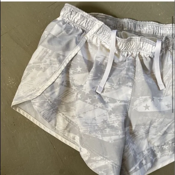 Nike girls athletic shorts size small! - Picture 2 of 6